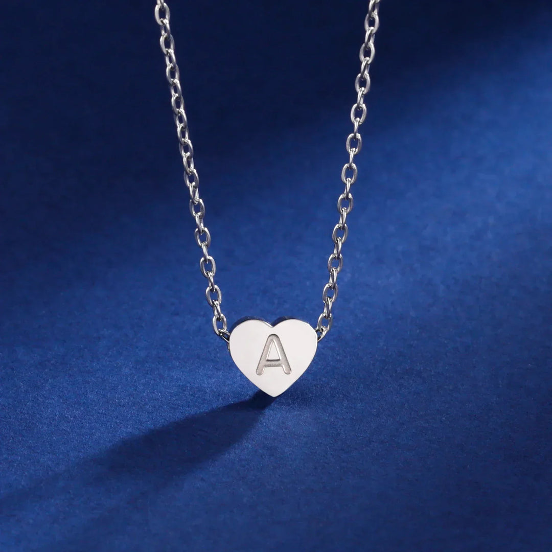 Collar Choker de Corazón Atemporal con Iniciales