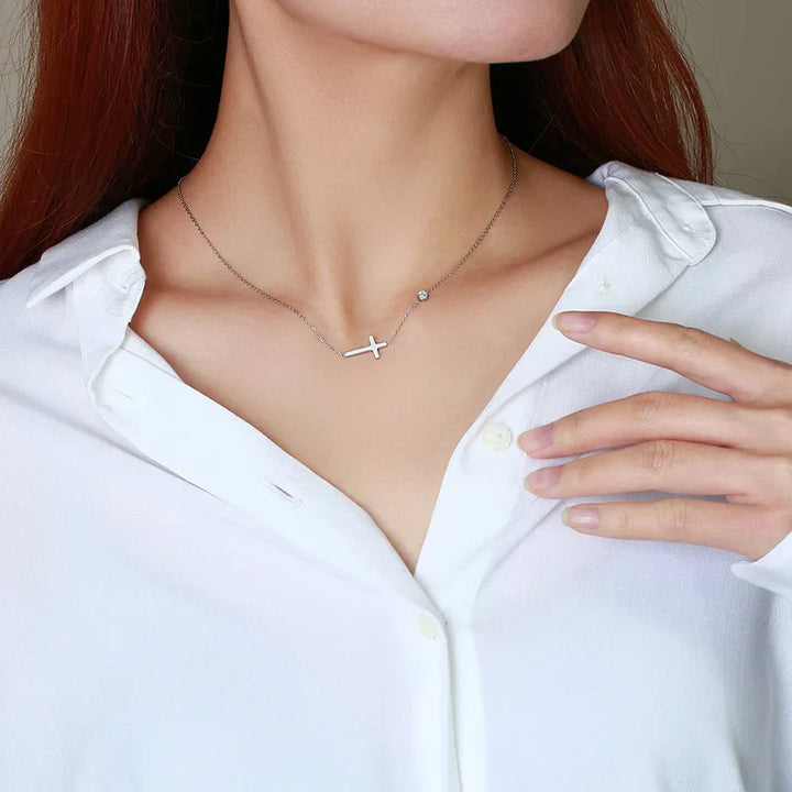 Collar de Cruz Lateral Brillante