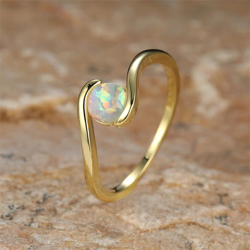 Anillo de Ópalo de Fuego Blanco Arcoíris Redondo Atemporal