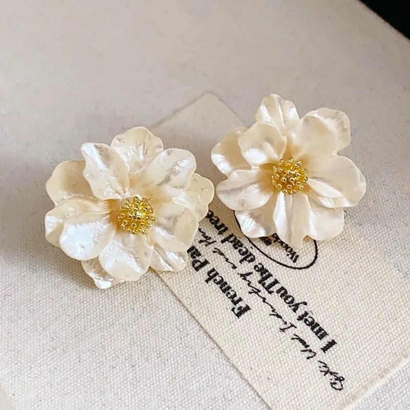 Pendientes de acrílico blanco elegante