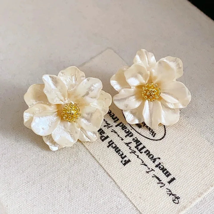 Pendientes de acrílico blanco elegante