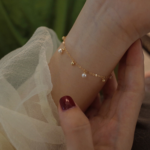 Brazalete de margaritas elegante