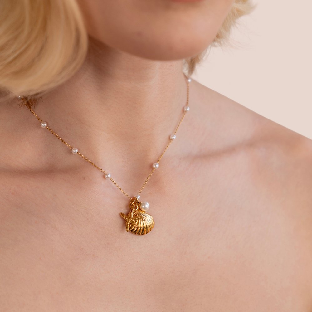 Collar con colgante de concha