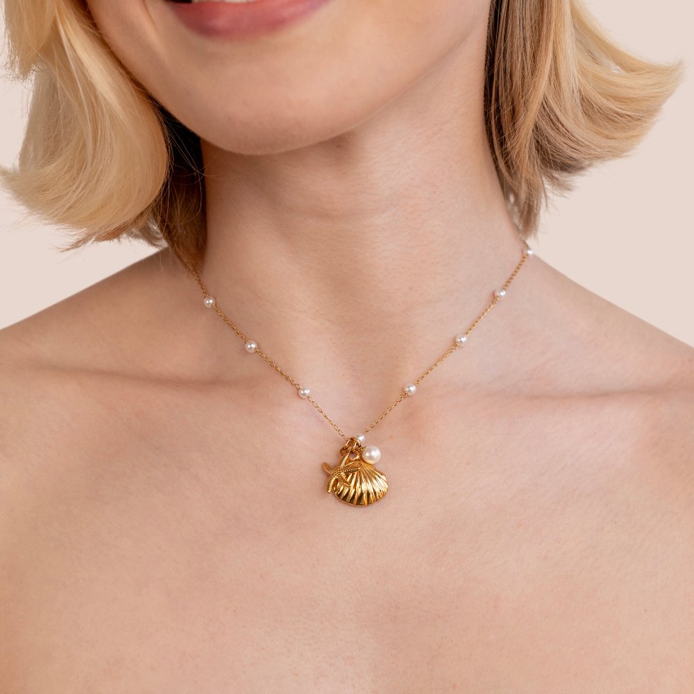 Collar con colgante de concha