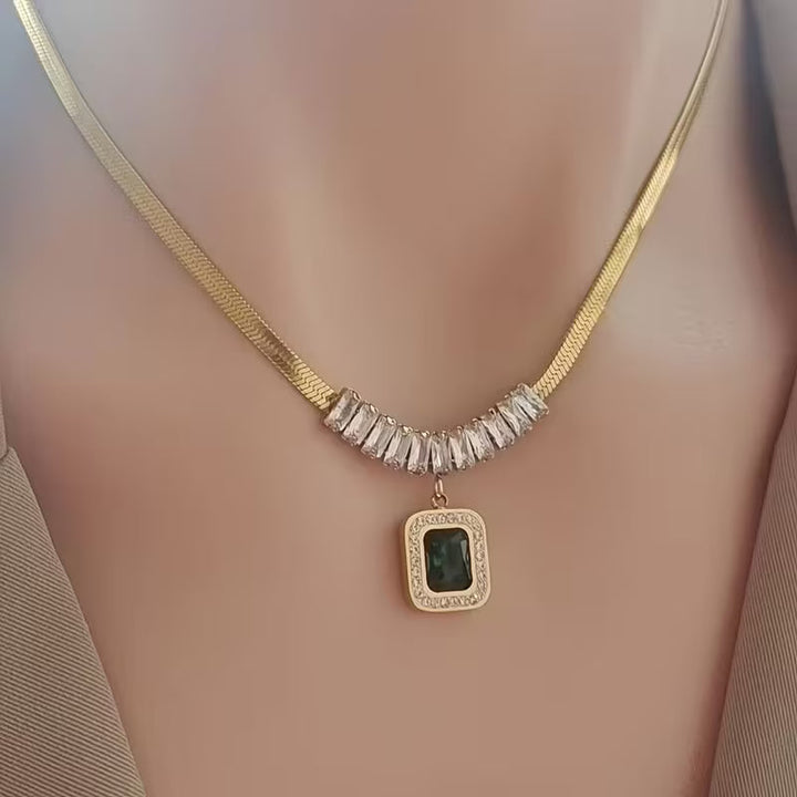 Collar Regalia Prism