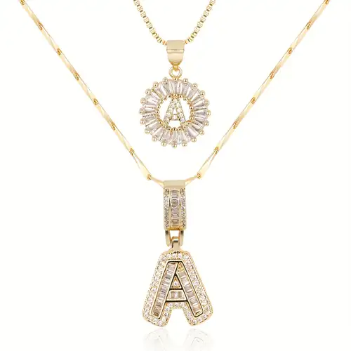 Collar con Inicial de Letra de Color oro Pavé Elegante