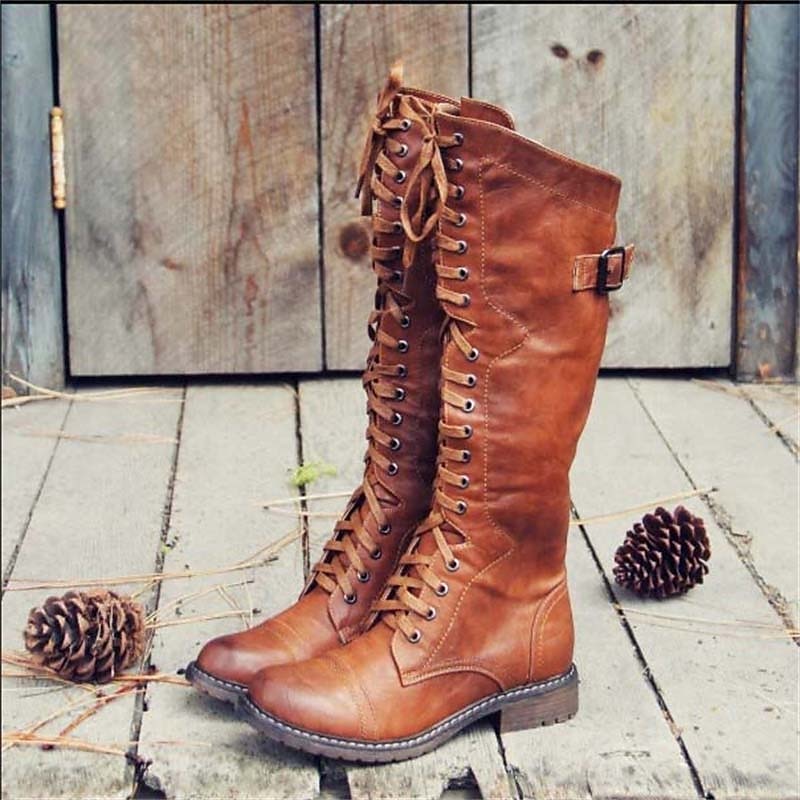 Botas altas de cuero con cordones en Marrón