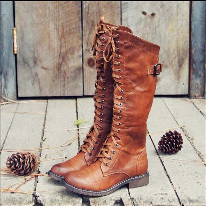 Botas altas de cuero con cordones en Marrón