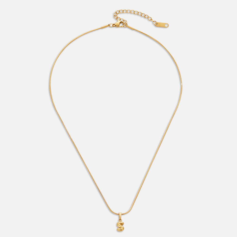 Collar de cuentas con letras elegantes