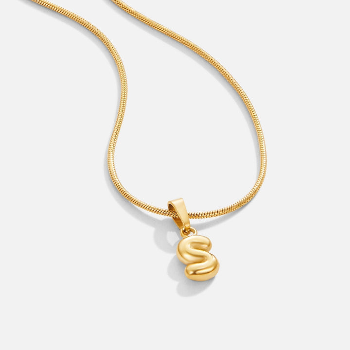 Collar de cuentas con letras elegantes