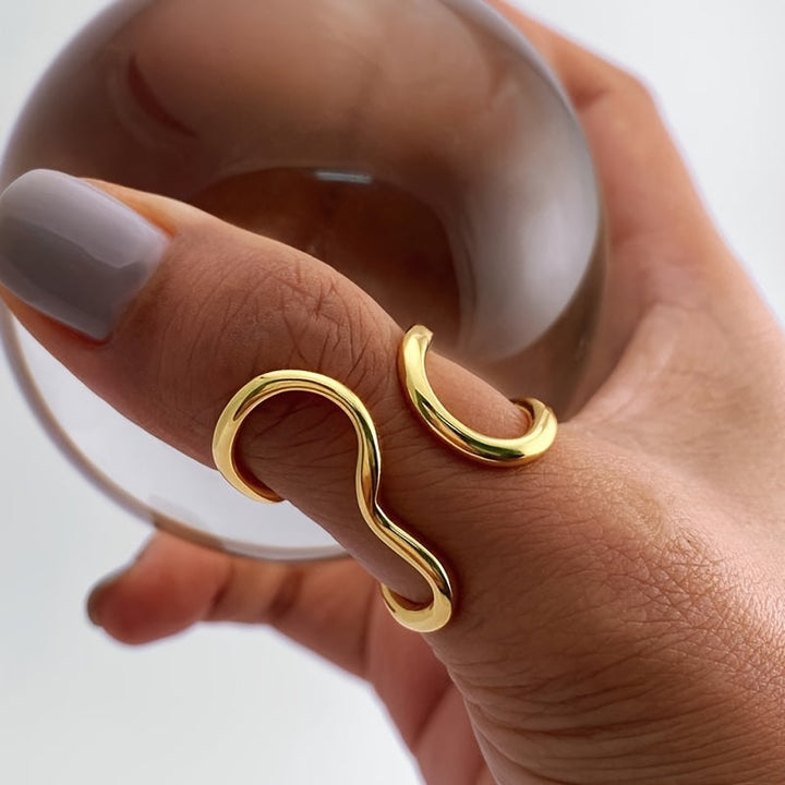 Anillo de Olas Asimétrico Elegante