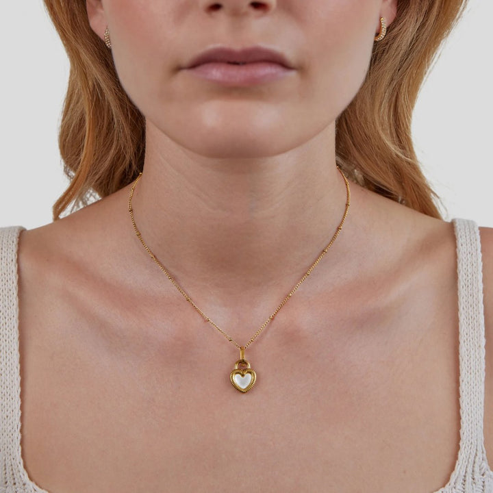 Collar de corazón reversible