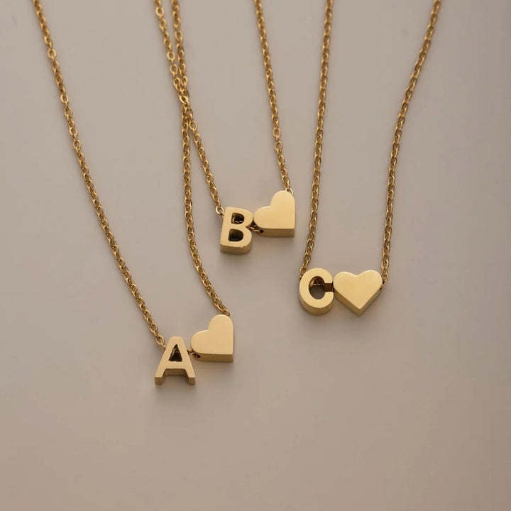 Collar de Iniciales Atemporales con Charm de Corazón