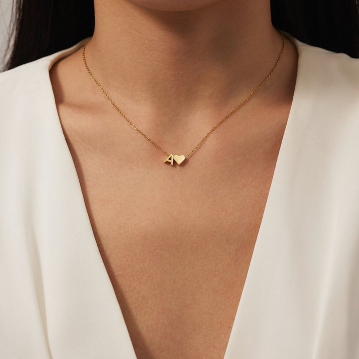 Collar de Iniciales Atemporales con Charm de Corazón