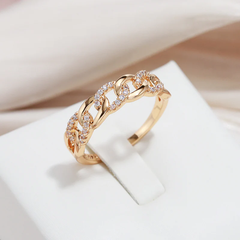 Anillo de color oro elegante