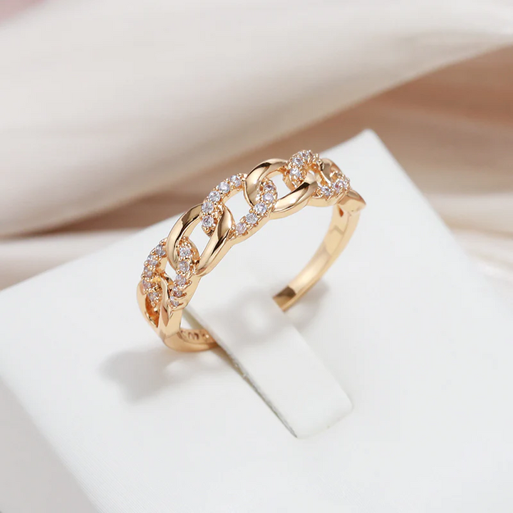 Anillo de color oro elegante