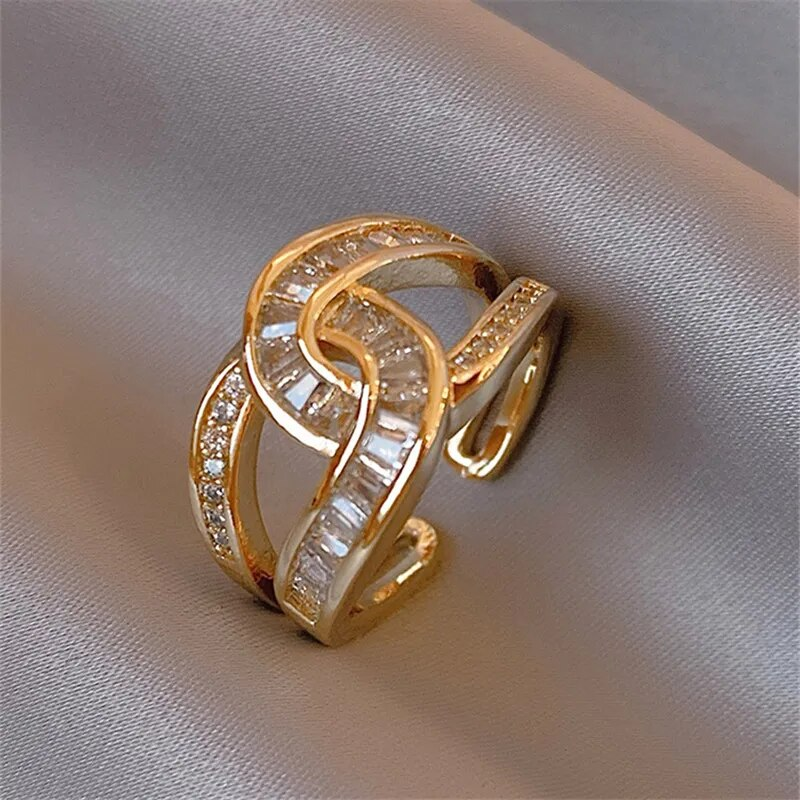 Anillo Declarativo de Cristal Trenzado Dorado