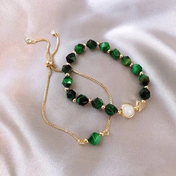 Elegante conjunto de pulseras verdes