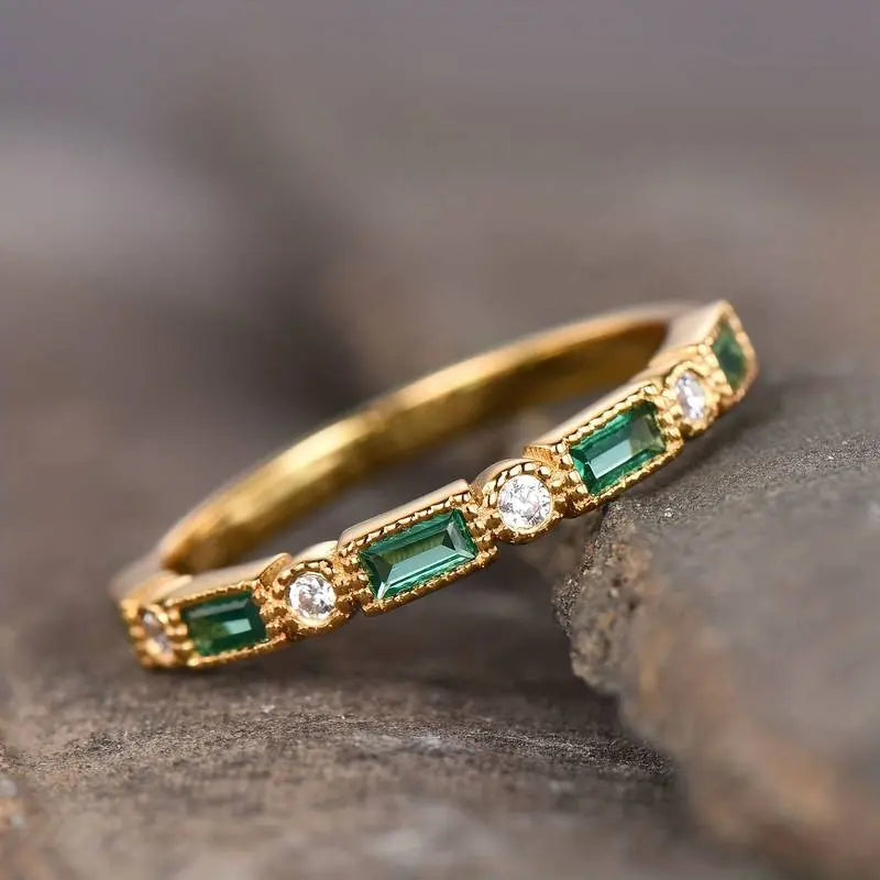 Anillo de Oro Vintage con Zircón Verde