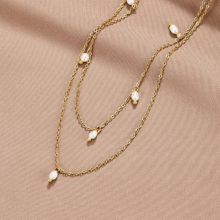 Collar de cadena con colgantes