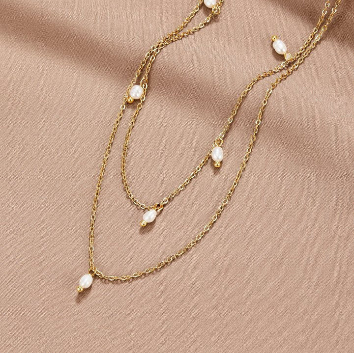 Collar de cadena con colgantes