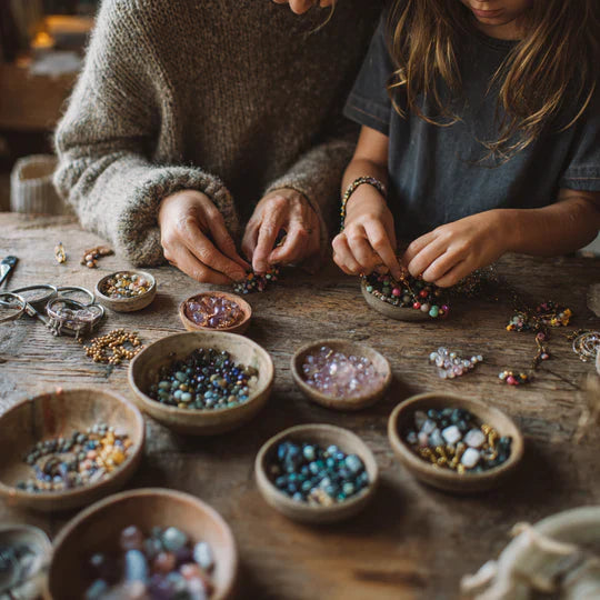 mother_and_daughter_working_540x_690f1459-d31c-4e7b-bd05-fd9a64cd706e.webp