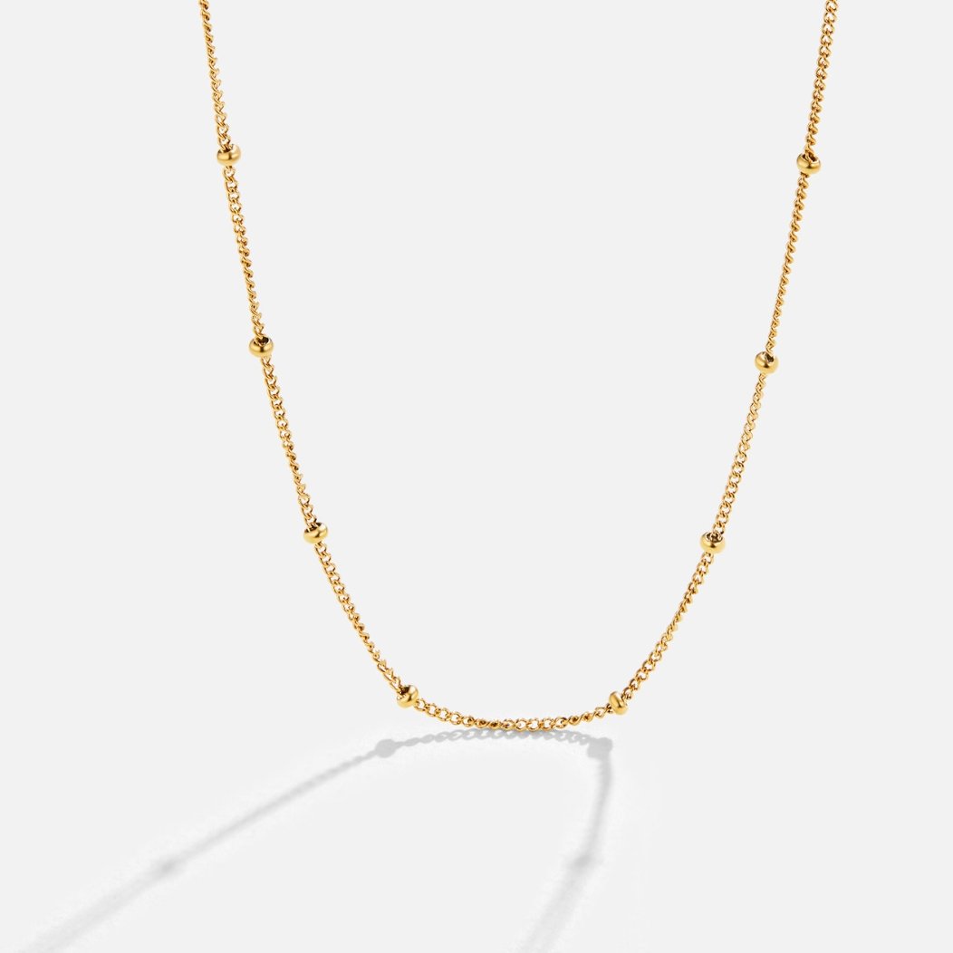 Collar de color oro elegante