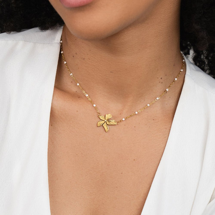 Elegante collar Color oro
