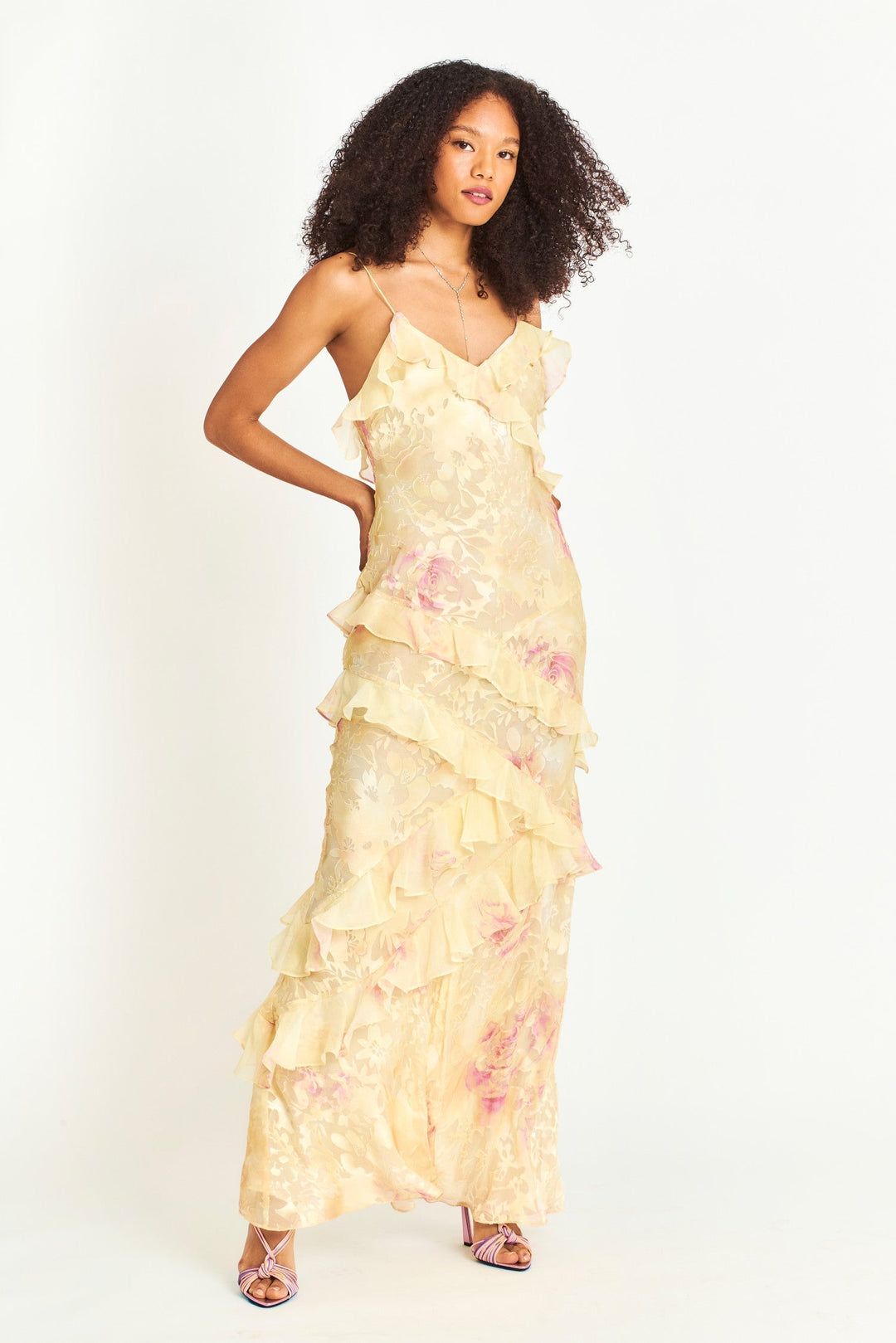 Vestido Maxi Florido Fruncido para Invitada de Boda en Amarillo