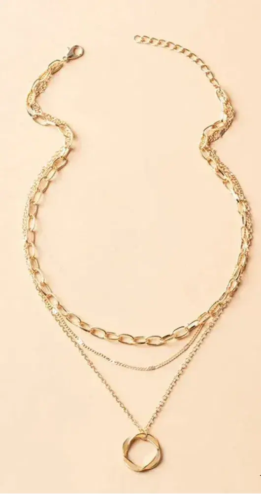 Collar de capas color oro clásicas con diseño de colgante