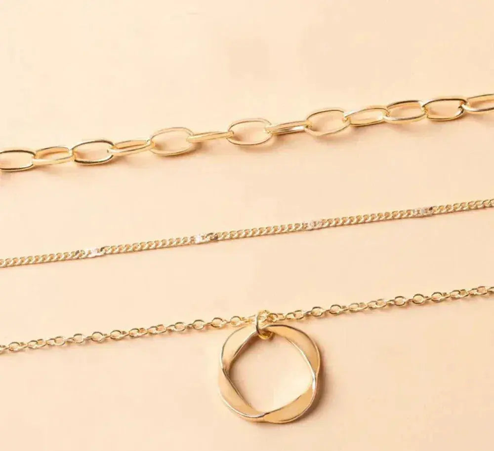Collar de capas color oro clásicas con diseño de colgante